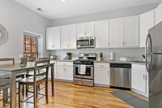 2BR Minimalist Apt in Logan Sq near Train & Stores - Milwaukee 2 - Chicago - 5