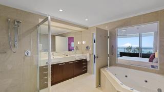Oaks Hervey Bay Resort and Spa - 2