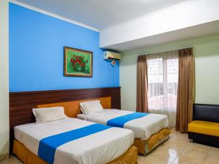 Pineapple Mansion Solo Mitra RedDoorz near RS JIH Solo - Solo - 4