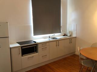 Glenelg Holiday Apartments-Ellis 200 meters to the Beach Free Parking - 2