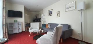 Friesischer Hof, Ferienwohnungen mit Indoor Spielplatz, kostenfreien Parkplatz und W-Lan - 1