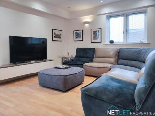 Orion House - Luxury Apartment overlooking Milford Marina, Pembrokeshire - 4