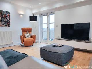Orion House - Luxury Apartment overlooking Milford Marina, Pembrokeshire - Milford Haven - 5