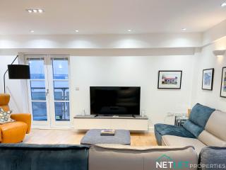Orion House - Luxury Apartment overlooking Milford Marina, Pembrokeshire - Milford Haven - 2