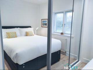 Orion House - Luxury Apartment overlooking Milford Marina, Pembrokeshire - Milford Haven - 9