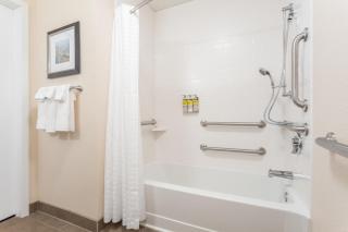 Candlewood Suites Eau Claire I-94 by IHG - Eau Claire - 8
