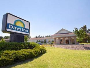 Days Inn & Conf Center by Wyndham Southern Pines Pinehurst - 6