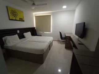 La Riviera Suites - Hyderabad - 7