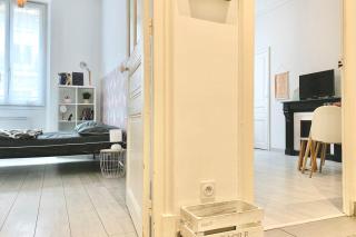 #B3 Light Pink T2 near Jaurès Estacade Luminous - Grenoble - 1