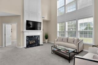 Spectacular Singe-Family Home with Pool & Amenities - Charlotte - 6
