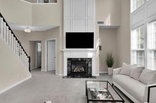 Spectacular Singe-Family Home with Pool & Amenities - Charlotte - 0
