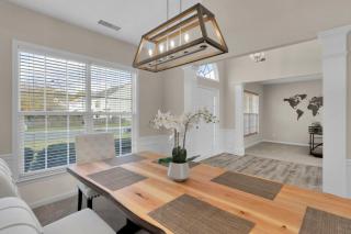 Spectacular Singe-Family Home with Pool & Amenities - Charlotte - 2