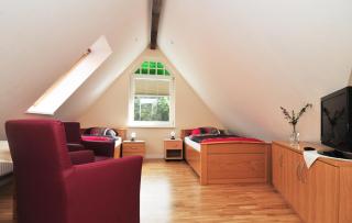 Schloms Hof - 7