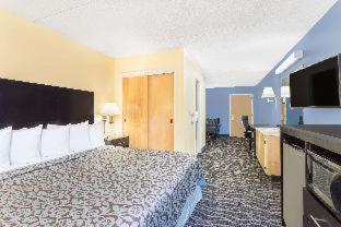 Days Inn & Suites by Wyndham Peachtree Corners Norcross - Norcross - 9