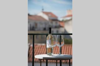 Alfama Stunning River and Historic City Views 2Bedrooms & 2Bathrooms AC Balcony 18th Century Building - 7