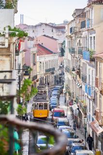 Spacious Bairro Alto Apartment With Courtyard, By TimeCooler - Lissabon - 3