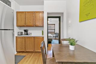 Furnished 1BR Apt with Natural Light & King Beds - Larchmont ALL REP - Chicago - 5