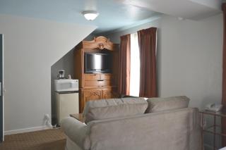Oasis Inn and Suites - Santa Barbara - 5