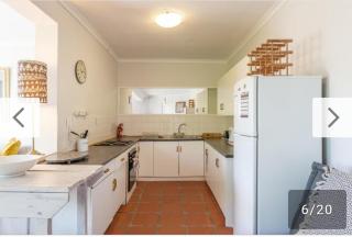 Roomy, quiet flatlet at the top of Camps Bay - 3