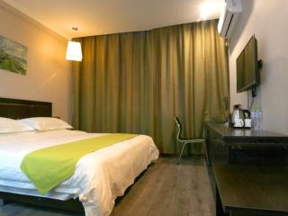 GreenTree Wulumuqi Airport Hotel - Ürümqi - 1