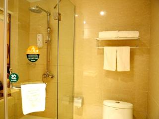 GreenTree Inn Jiangsu Yancheng Dongtai Jianggang Yingbin Road Gangcheng Avenue Business Hotel - 1