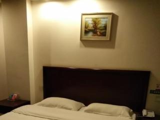 GreenTree Inn Anhui Huainan Liulizhan Express Hotel - Huainan - 9