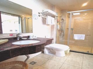 GreenTree Inn JiangSu WuXi BaShi HuaXiaQingCheng XiGang Road Shell Hotel - 6