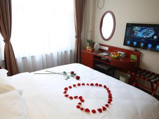 GreenTree Inn Xinjiang Bole Wanxianghui Express Hotel - 2