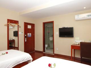 GreenTree Inn Rizhao West Station Suning Plaza - 2