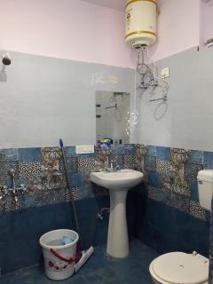 Mohinder & Mohindra Home Stay - 4
