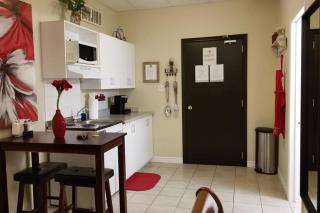 Cozy Studio #14, By Amazing Property Rentals - 3