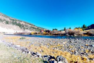 Gorgeous Riverfront Retreat - 5