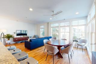 Contemporary Home in Perfect Location - 207 B St Philip Street - Charleston - 1