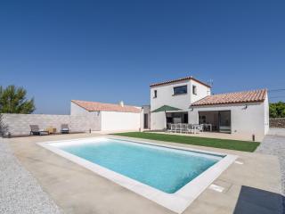 Contemporary villa with private pool - Beaufort - 0
