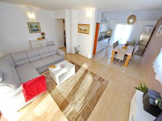 Modern apartment with big roofed terrace - Bibinje - 7
