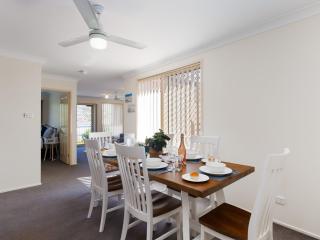 Clancys 149 Spinnaker Way - Air Con, Wi-Fi, - Corlette - 6