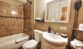The Inn on Fall River & Fall River Cabins - 2