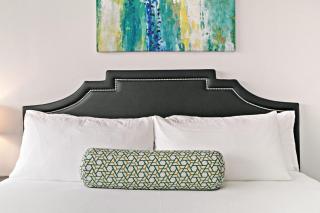 Indulging 2BR Apartment in Festive Boystown - Buckingham 1 - 6