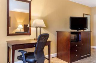 Quality Inn Russellville I-40 - 2