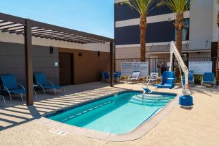 Holiday Inn Express & Suites - Las Vegas - E Tropicana by IHG - 5
