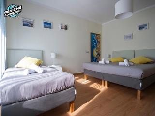 Beach Avenue Apartment - 6