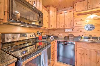 Little Bears Pond Broken Bow Cabin with Hot Tub! - Broken Bow - 2