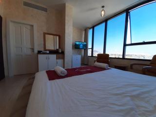 Dolphin Suites Hotel - 8