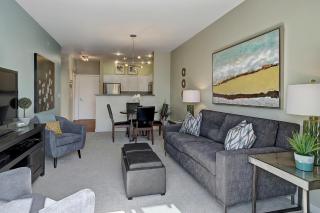 City Water View Oasis with Pool & Gym near Cruise in Heart of Seattle - 1