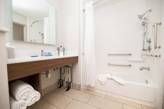 Holiday Inn Express Hotel & Suites Clinton by IHG - Clinton - 4