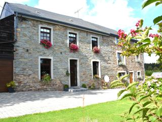 Chic Holiday Home with Garden - Vaux-sur-Sûre - 0