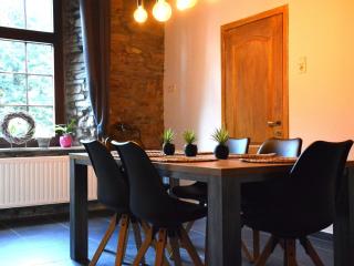 Chic Holiday Home with Garden - Vaux-sur-Sûre - 8