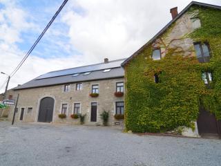 Inviting Holiday Home in Beauraing - Honnay - 2
