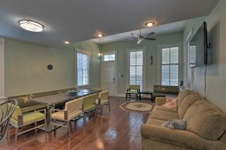 Home with Patio and Grill 2 Mi to Galveston Seawall! - Galveston - 7