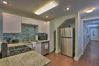Home with Patio and Grill 2 Mi to Galveston Seawall! - Galveston - 3
